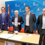 Álvaro Gutierrez junto a Luis Domingo González, Eduardo Garcia y Mariano Sahagún, informan sobre la segunda fase de las obras en la Residencia Puente de Hierro