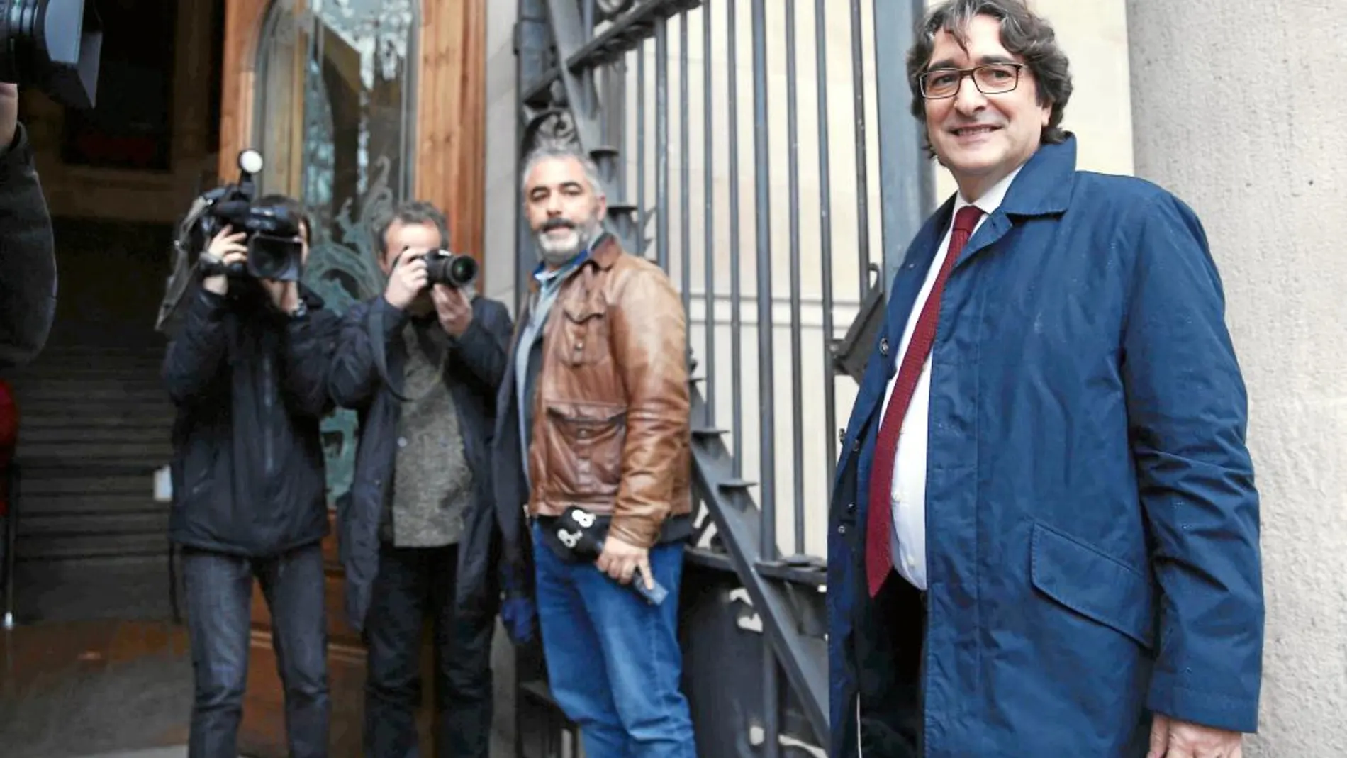 Al frente de la imagen, Daniel Pérez (PSC), acudió ayer a declarar en el TSJC