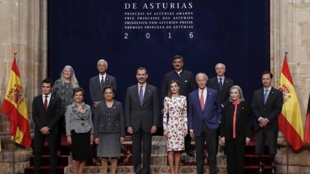 Los Reyes han recibido hoy en audiencia a los galardonados con los Premios Princesa de Asturias 2016, cuya entrega presiden esta tarde en Oviedo