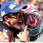 El piloto español Marc Márquez celebra su victoria en la carrera de MotoGP del Gran Premio Movistar de Aragón