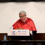 El presidente de la Comisión Europea, Jean Claude Juncker pronuncia unas palabras, durante el acto en el que ha sido investido doctor honoris causa por la Universidad de Salamanca. Efe/J.M.García