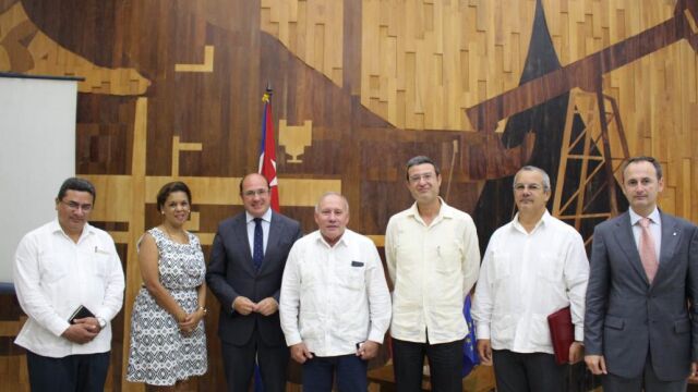 El presidente Pedro Antonio Sánchez, en su viaje a la Habana con representantes del Gobierno cubano