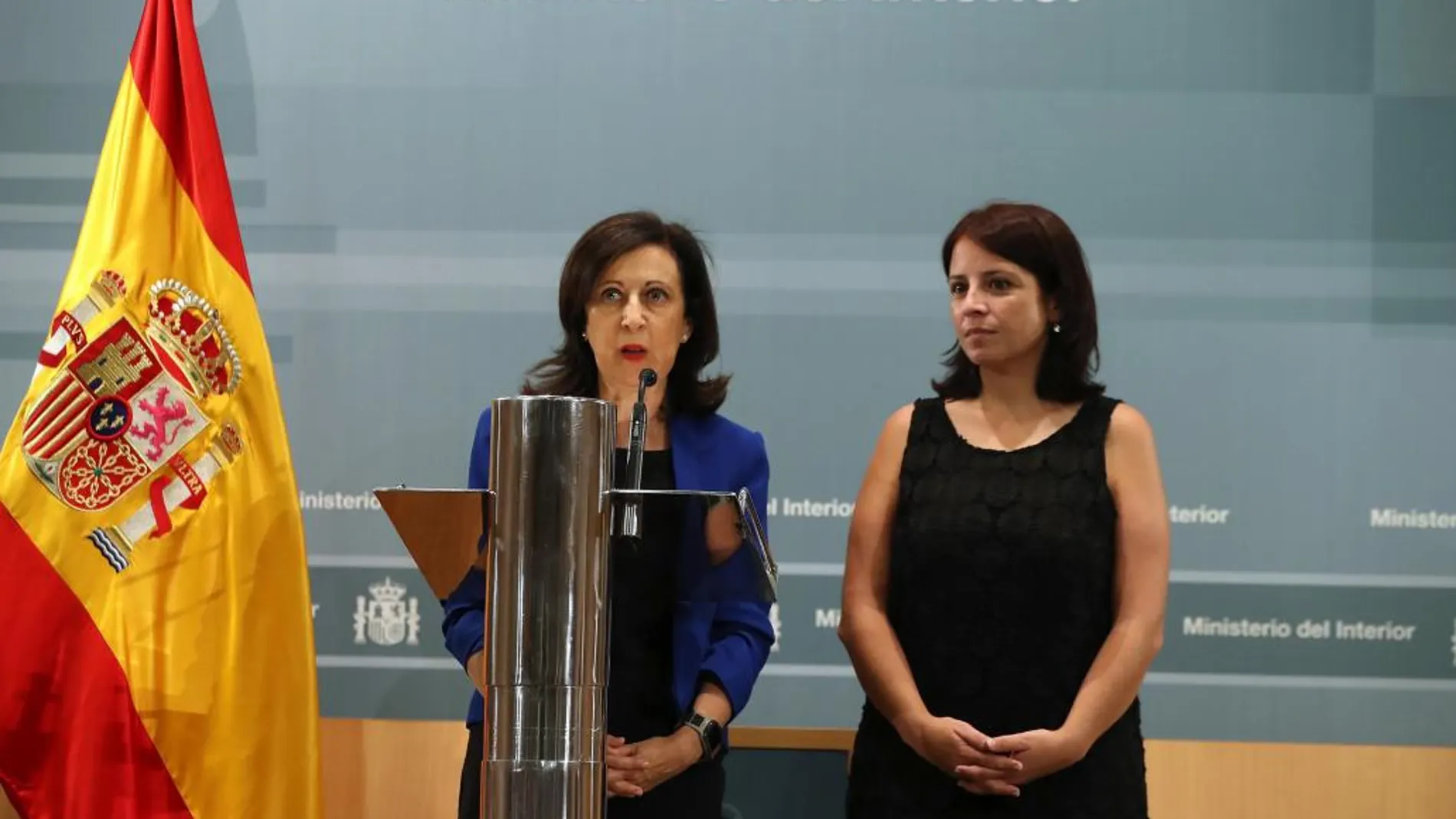 La portavoz socialista en la Cámara Baja, Margarita Robles, y la vicesecretaria general del PSOE, Adriana Lastra