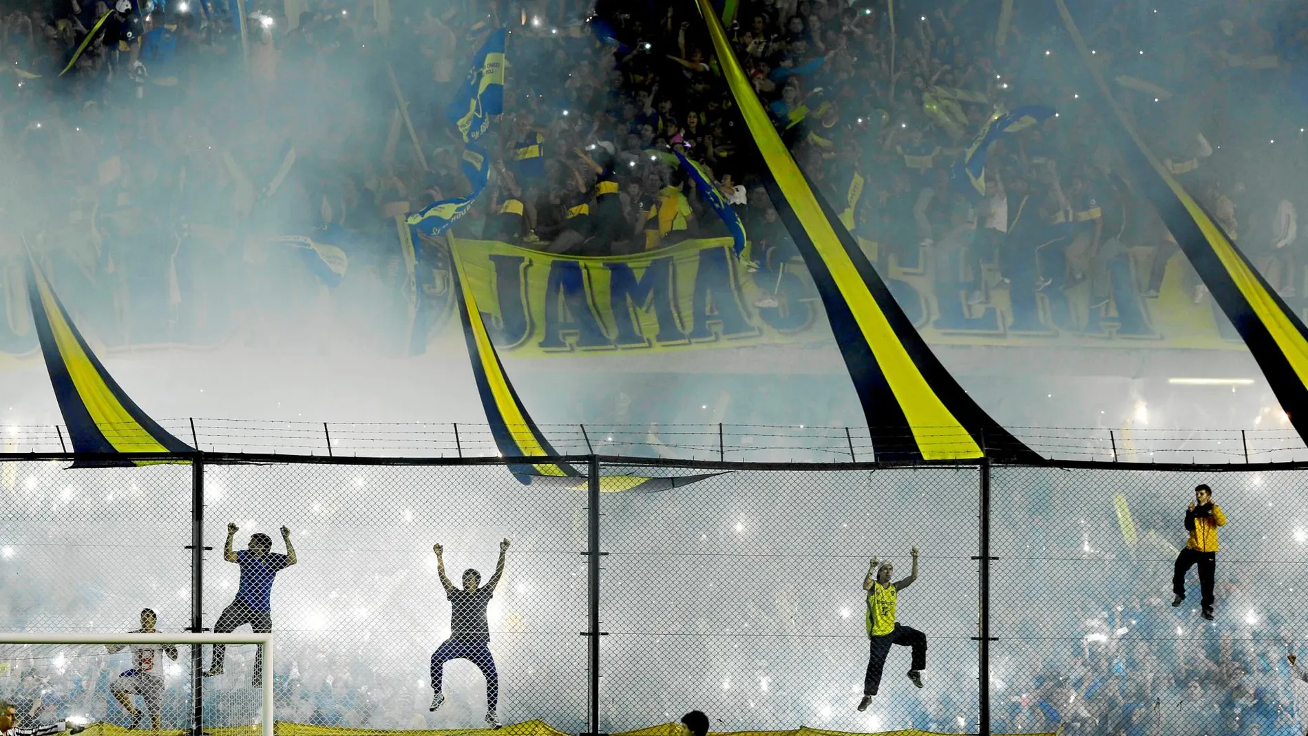 Hinchas de Boca en La Bombonera, en un partido de su equipo. La Doce es la grada conocida del conjunto argentino, por la pasión con la que viven sus partidos