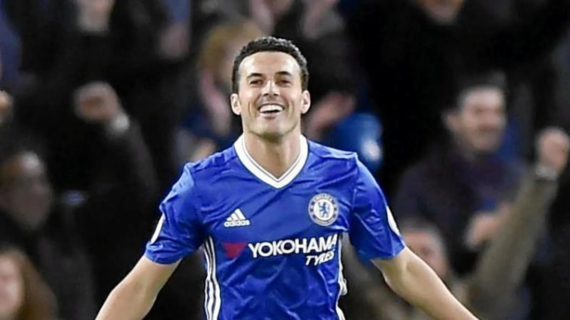 Pedro celebra el segundo de sus goles contra el Bournemouth