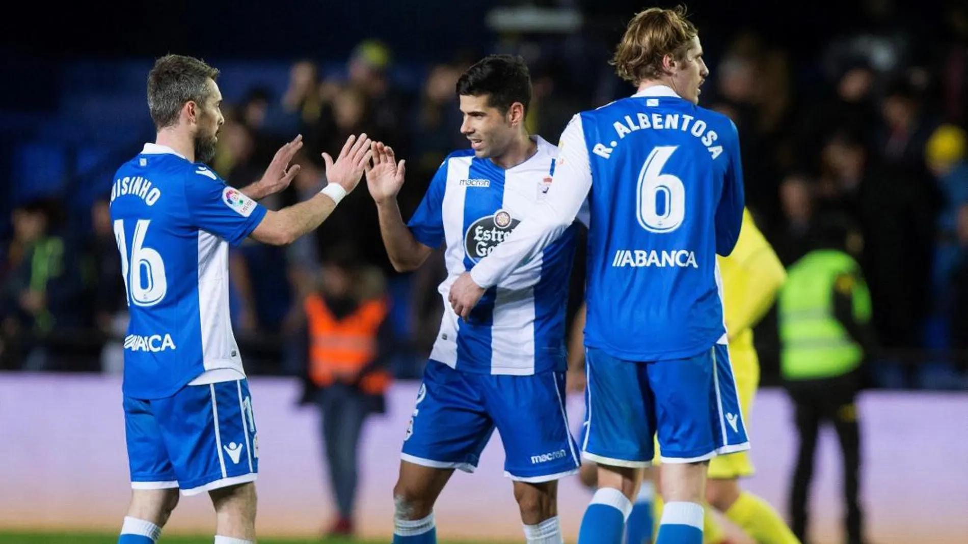 Los jugadores del Deportivo celebran el primer gol del equipo ante el Villarreal. EFE/Domenech Castelló