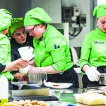 Alumnas del ciclo formativo de Grado Superior de Cocina en una de las clases