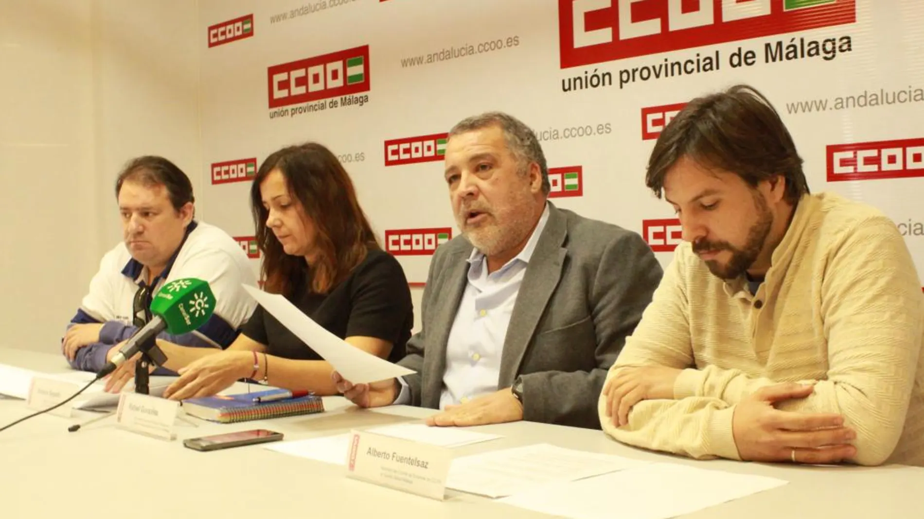 Juan Carlos Navas, Dolores Segado, Rafael González y Alberto Fuentelsaz, de CC OO, ayer en Málaga