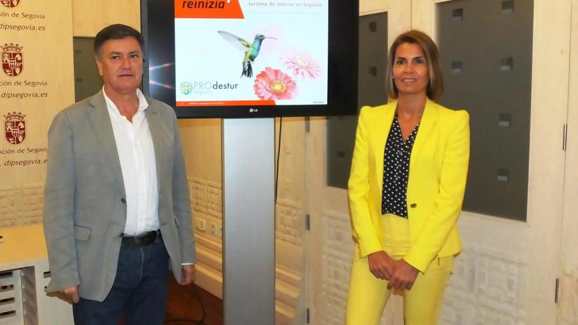El presidente de la Diputación de Segovia, Francisco Vázquez, presenta el nuevo plan de dinamización turística junto a la diputada de Prodesur, Magdalena Rodríguez
