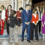 Sánchez y sus ministros posan ayer en la PLaza de España de Sevilla hasta donde se desplazaron parea celebrar el Consejo de Ministros de esta semana