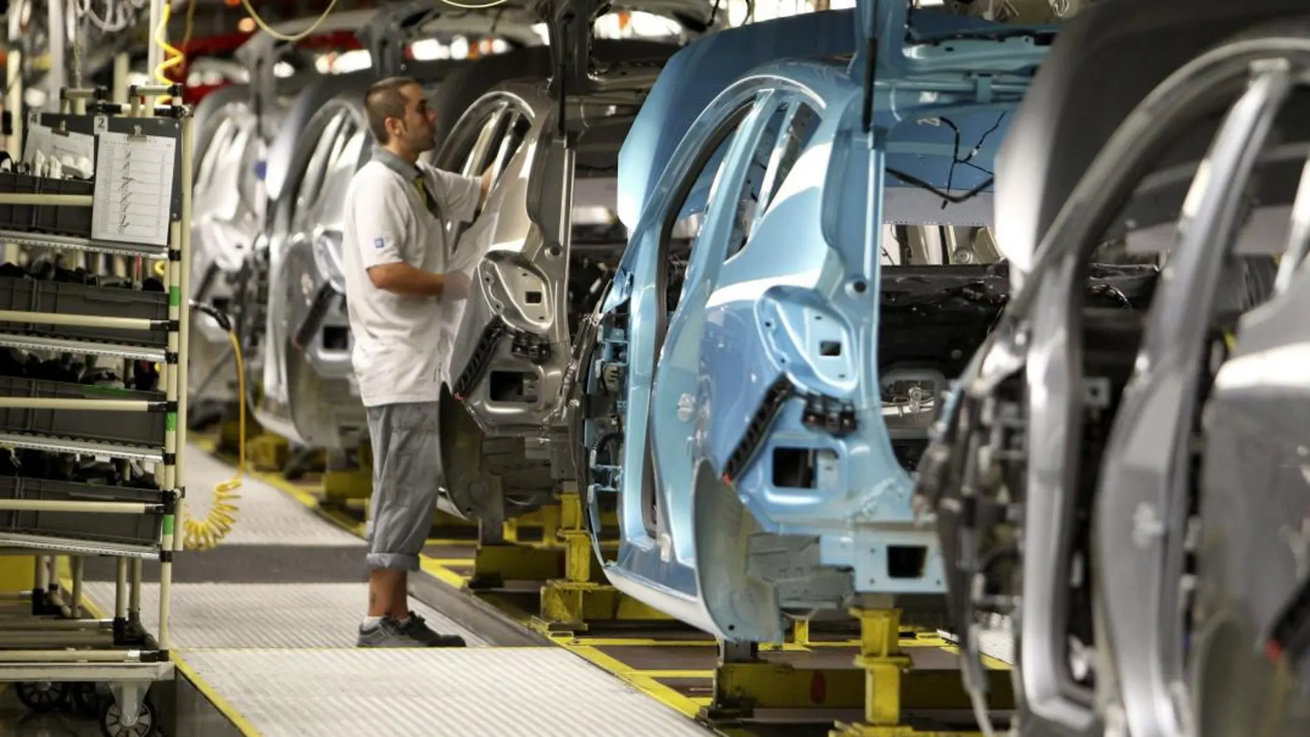 Los fabricantes de coches en España pierden 177 millones al día