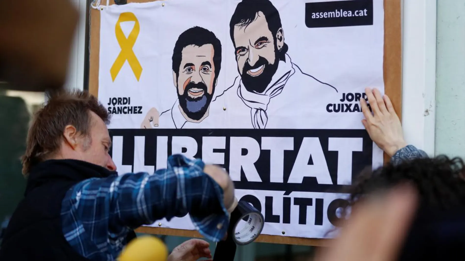 Imagen de un cartel que pide la libertad de Cuixart y de Jordi Sánchez
