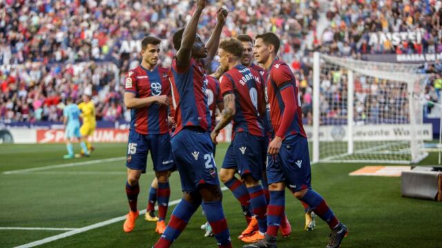 Boateng celebra su gol, primero del equipo frente al FC Barcelona. EFE/Biel Aliño
