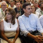 Los socialistas Susana Díaz y Pedro Sánchez, en el congreso del PSOE andaluz que se celebró en Sevilla