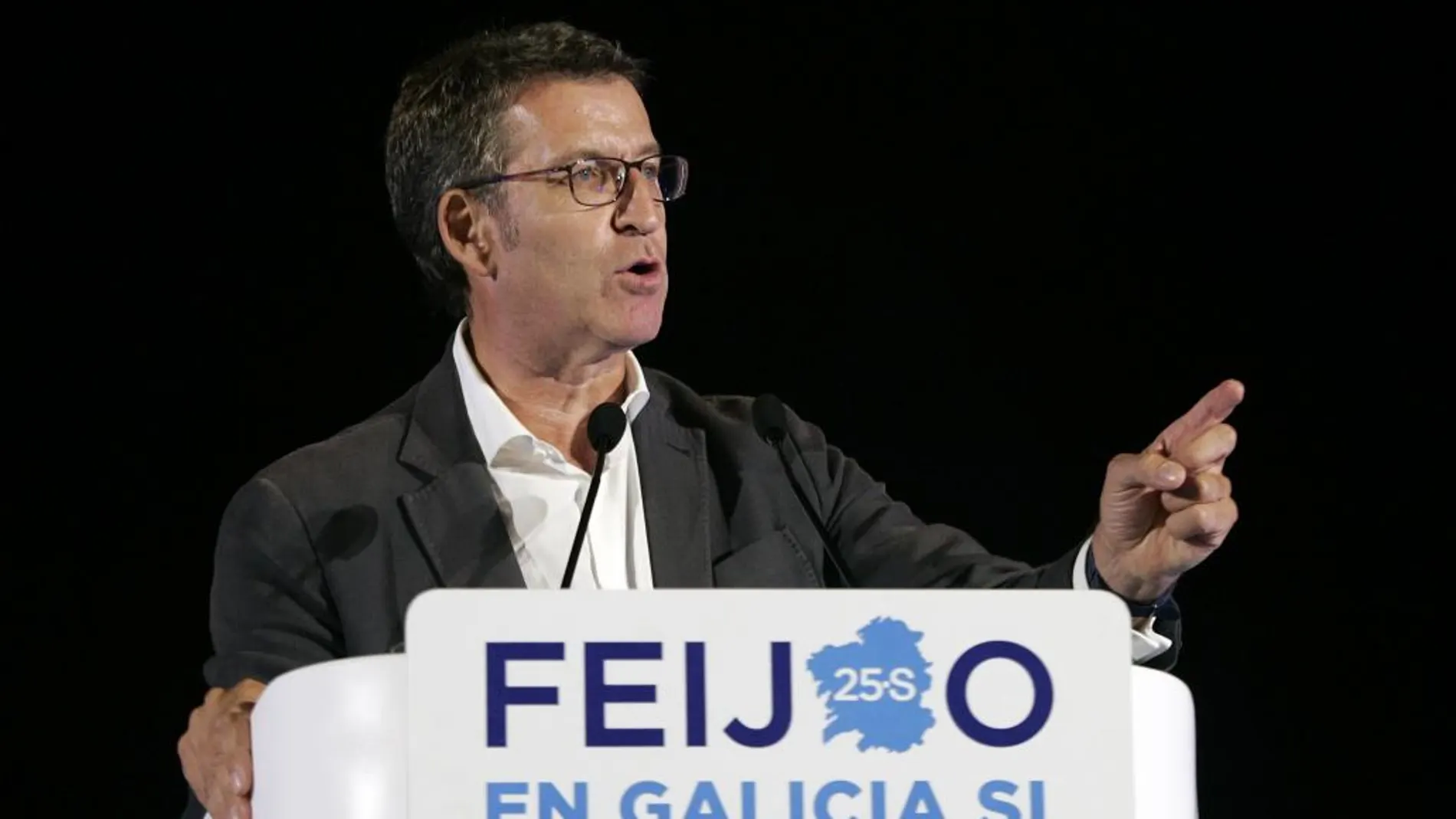 El candidato del PPdeG a la presidencia de la Xunta, Alberto Núñez Feijóo, durante su intervención en un mitin del partido celebrado en La Coruña