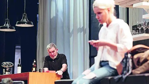Lluís Soler es «Un bon pare», la comedia que acoge ahora el Teatre Borràs
