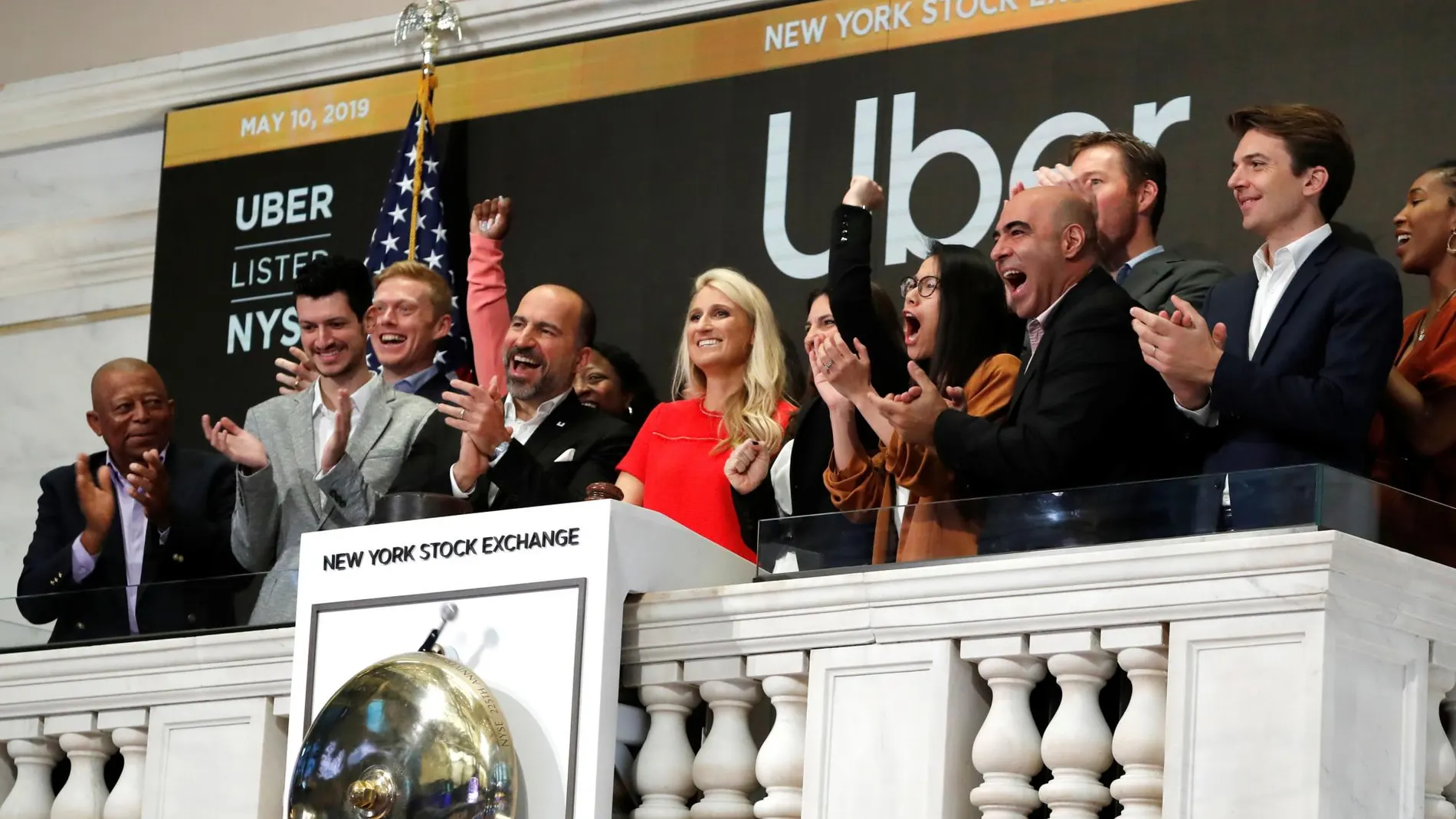 Los directivos de Uber, durante el toque de campana para inaugurar la sesión de hoy en Wall Street
