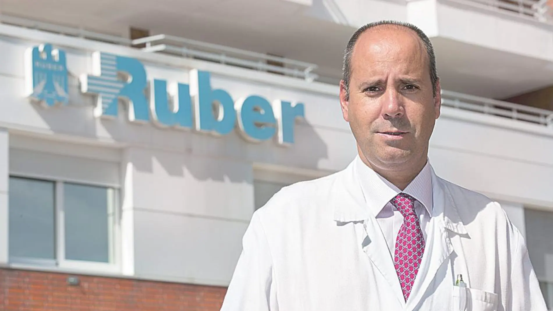 Dr. Javier Cortés Castán (Director del Instituto Oncológico Baselga (IOB) Madrid en el Hospital Ruber Internacional y en el Complejo Hospitalario Ruber Juan Bravo. Grupo Quirónsalud)