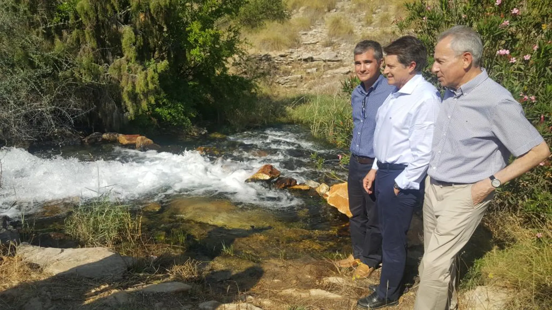Jódar junto al presidente de la CHS, Miguel Ángel Ródenas (izda.), y el director general del Agua, Miguel Ángel del Amor