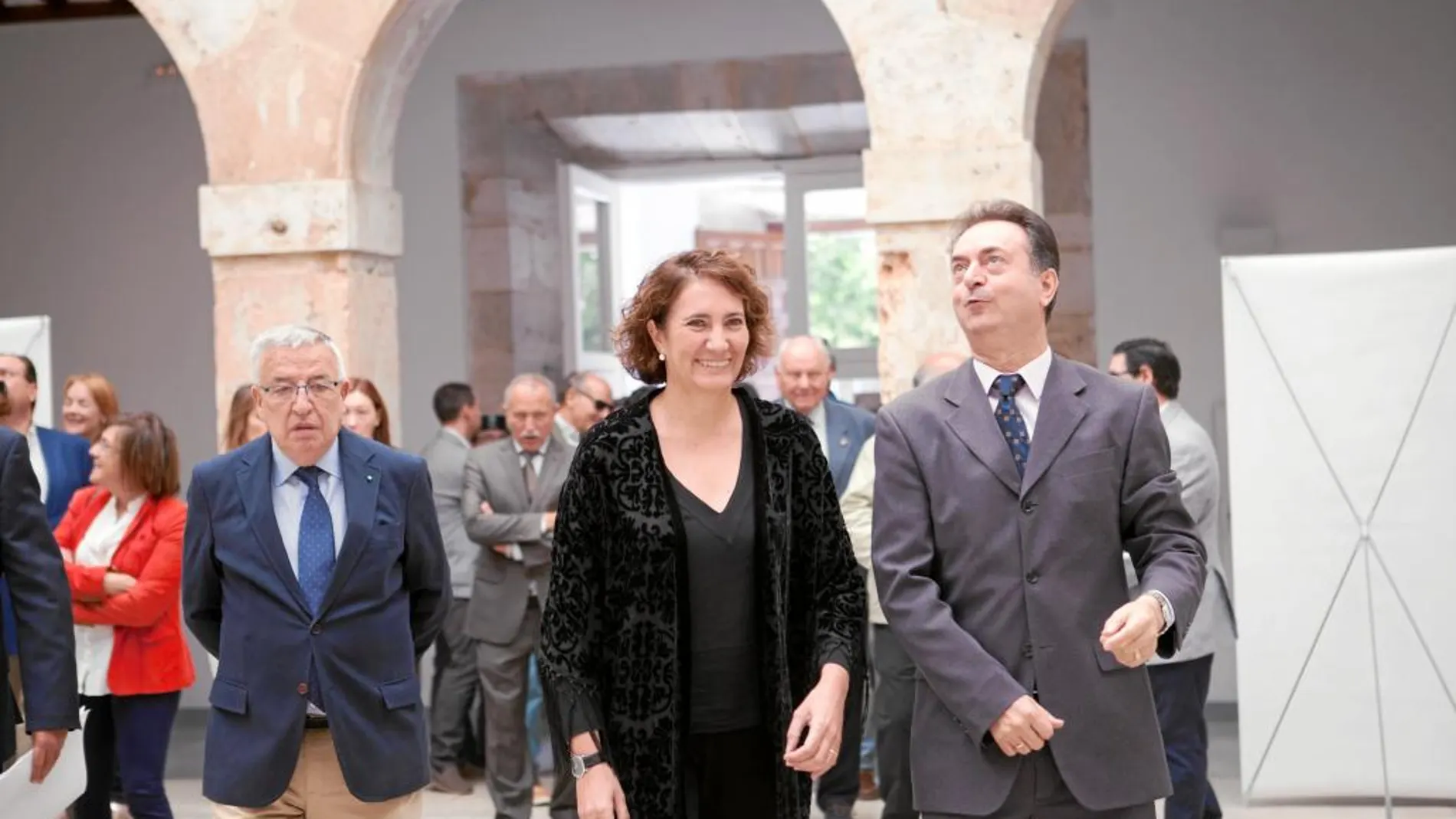 La consejera María Josefa García-Cirac, junto al alcalde de El Burgo de Osma, Jesús Alonso