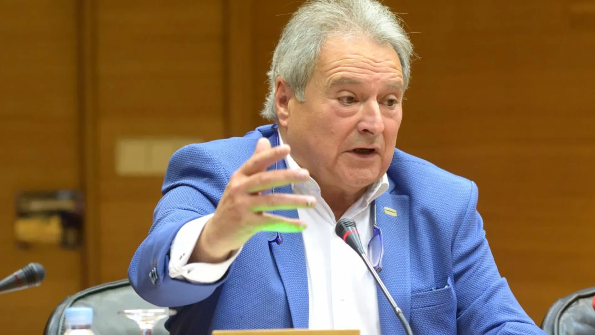 Alfonso Rus dijo que era una pérdida de tiempo su presencia en esta comisión. El PP le explicó que había sido citado solo por ser Alfonso Rus