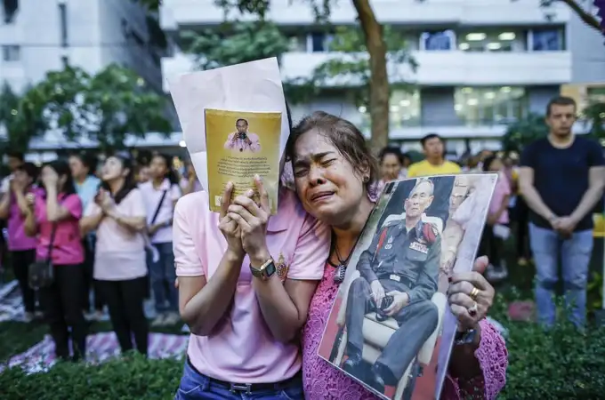 Tailandia llora a su rey dios
