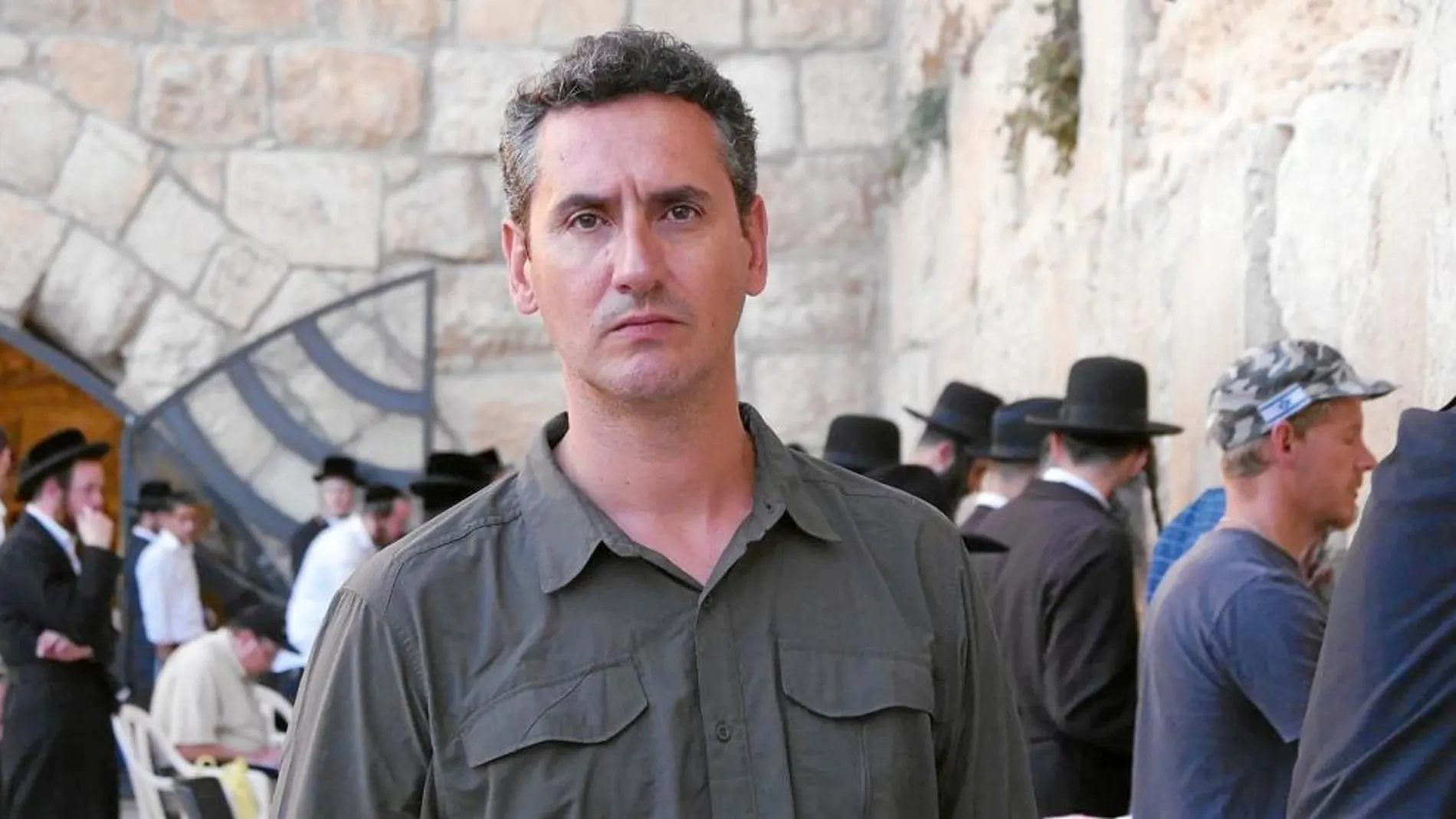 El presentador del espacio, Lorenzo Fernández Bueno, durante la grabación del primer capítulo en Jerusalén