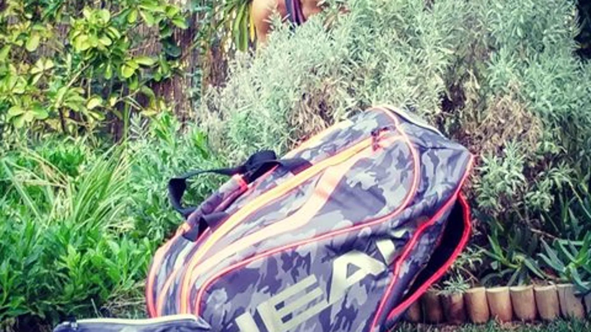 Alejandra Salazar con la nueva bolsa de HEAD