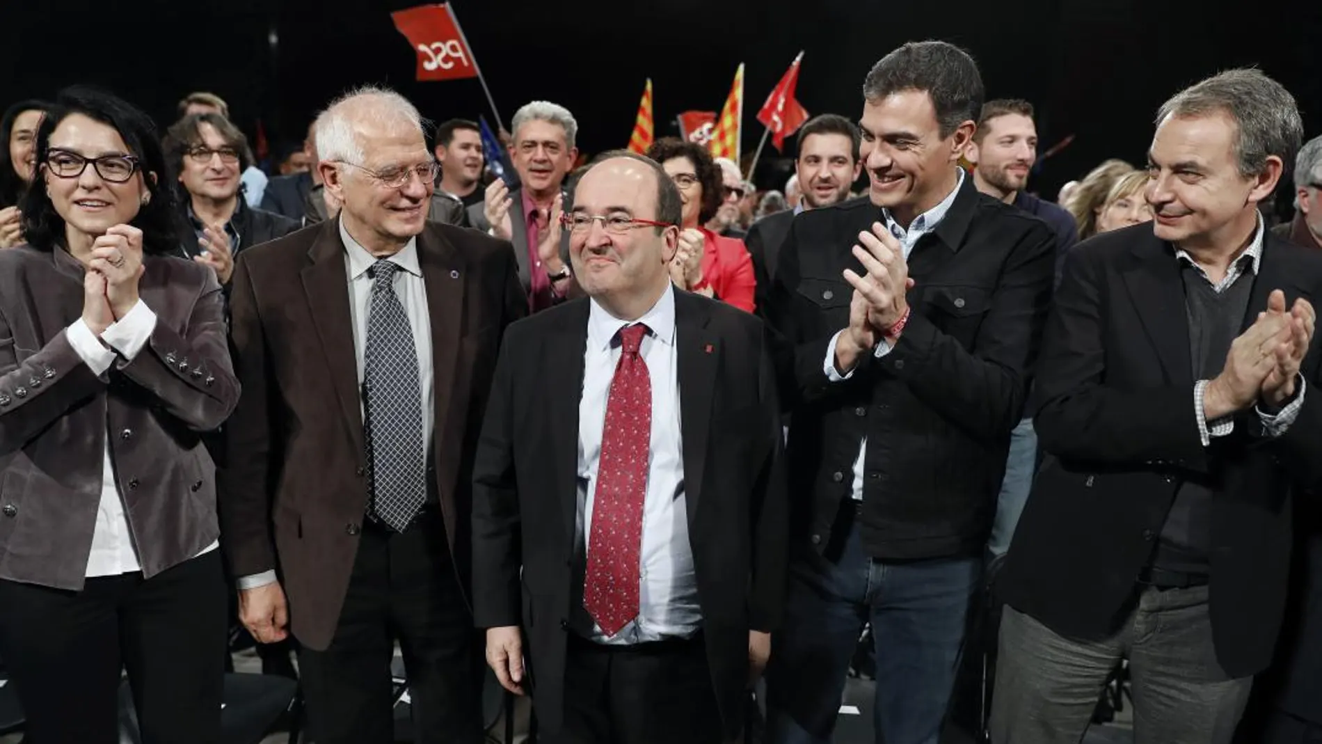 Miquel Iceta, acompañado de Pedro Sánchez, José Luis Rodríguez Zapatero y el expresidente del Parlamento Europeo Josep Borrell