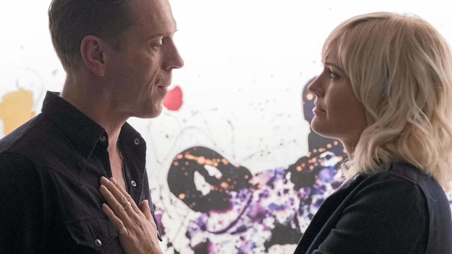 Damian Lewis, que encarna a Bobby Axelrod, y Malin Akerman, que interpreta a su esposa en la serie