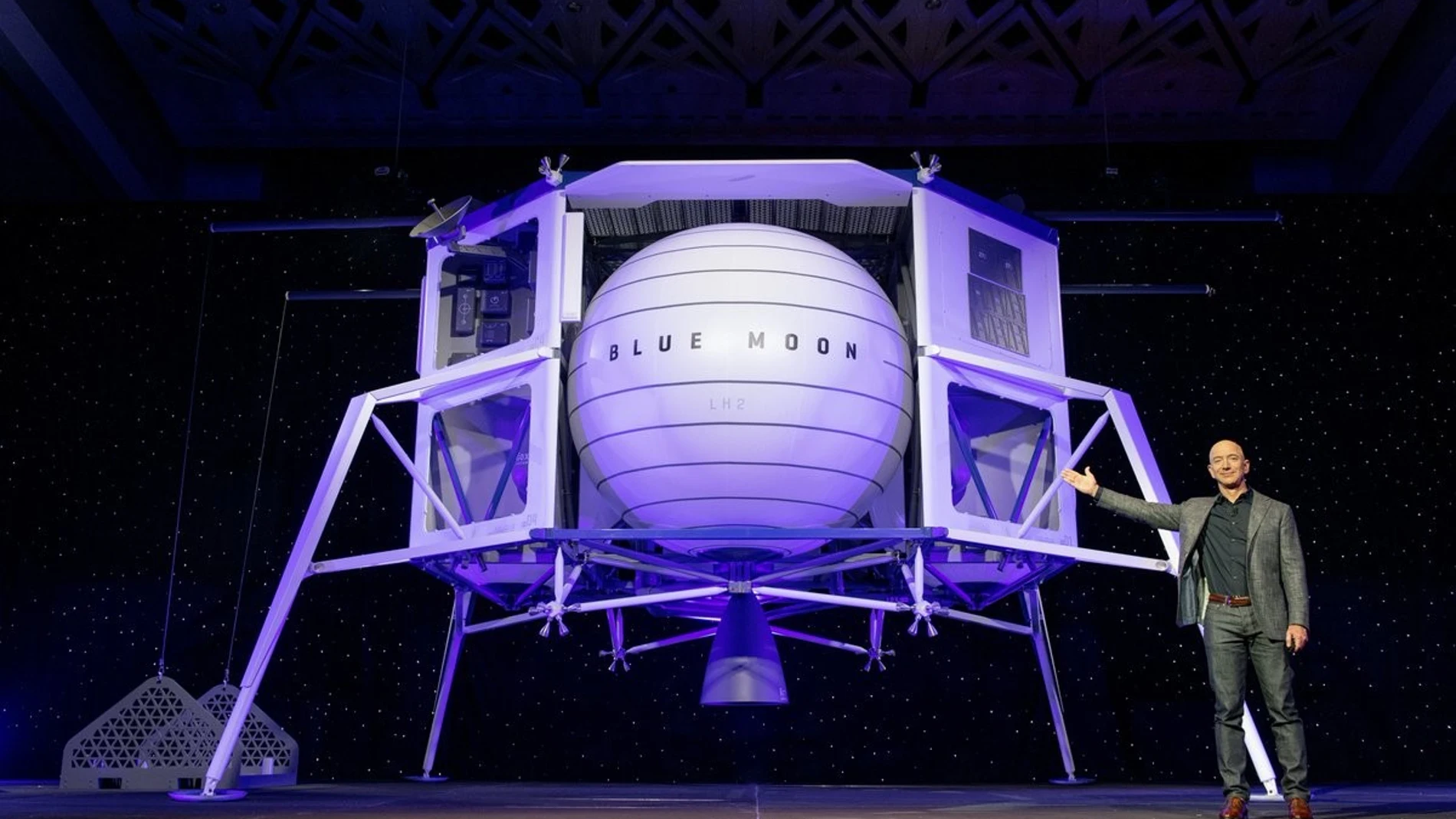 Una maqueta de la nave que quiere enviar Jeff Bezos al espacio