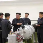 El líder de Corea del Norte asesorando sobre armamentística nuclear