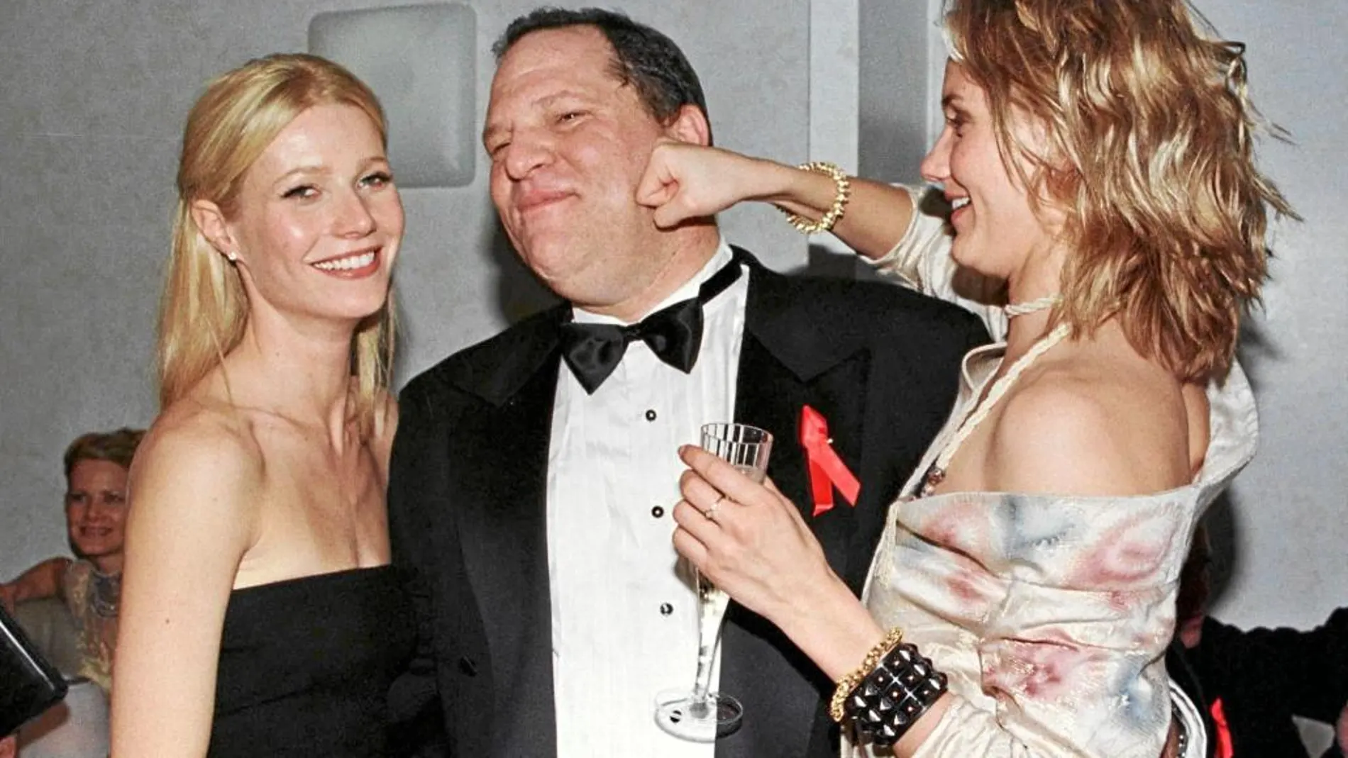 Harvey Weinsten, en la imagen acompañado por las actrices Gwyneth Paltrow (dcha.) y Cameron Díaz, es uno de los grandes productores de Hollywood