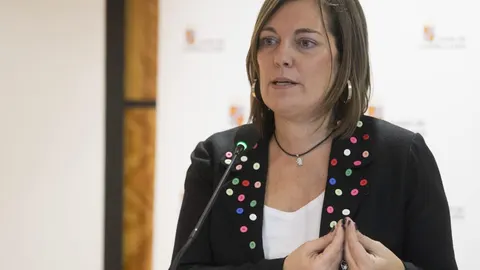 La consejera de Agricultura y Ganadería y portavoz de la Junta de Castilla y León, Milagros Marcos, durante la clausura de la jornada de exportación a Oriente Medio, explica el contenido del nuevo manual de vacuno y el ovino a los productores