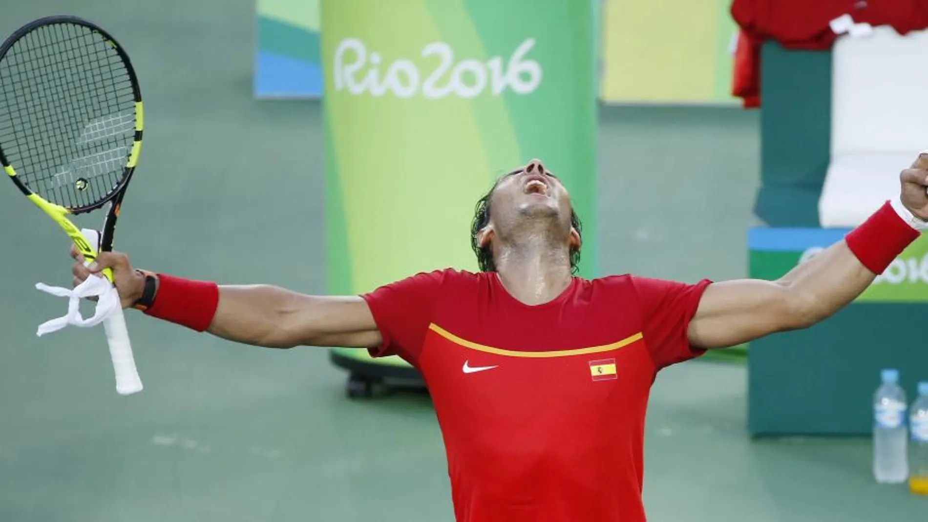 Nadal celebra su triunfo ante el brasileño Bellucci