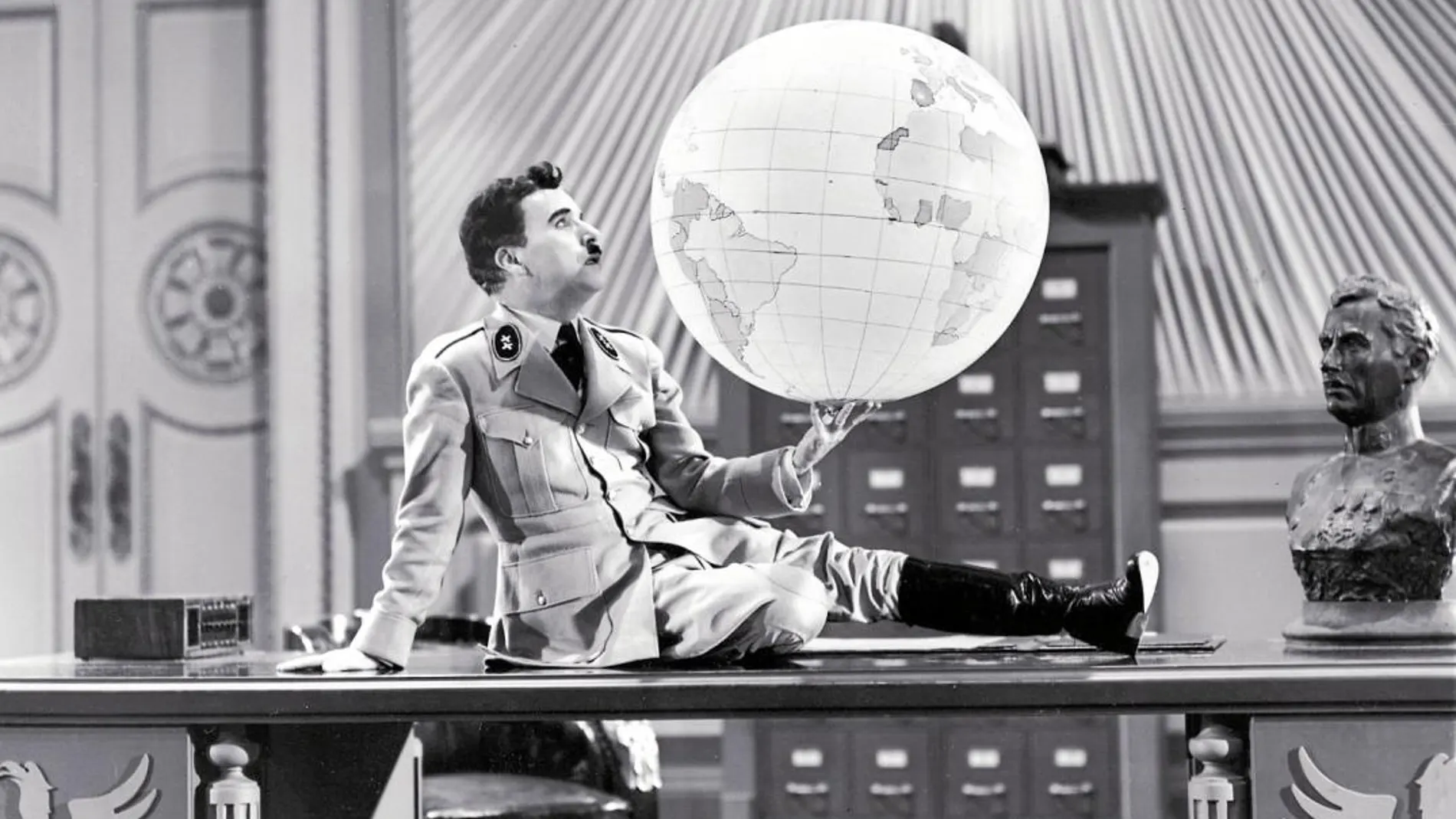 En «El gran dictador», Chaplin parodiaba de forma magistral los delirios de Hitler con un globo terráqueo y Wagner sonando de fondo