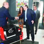 El presidente Herrera y la consejera Pilar del Olmo durante su visita a la empresa burgalesa Asti.