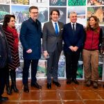 Foto de familia de Suárez.Quiñones con el viceconsejero madrileño Pablo Altozano y el alcalde del Real Sitio, José Luis Vázquez