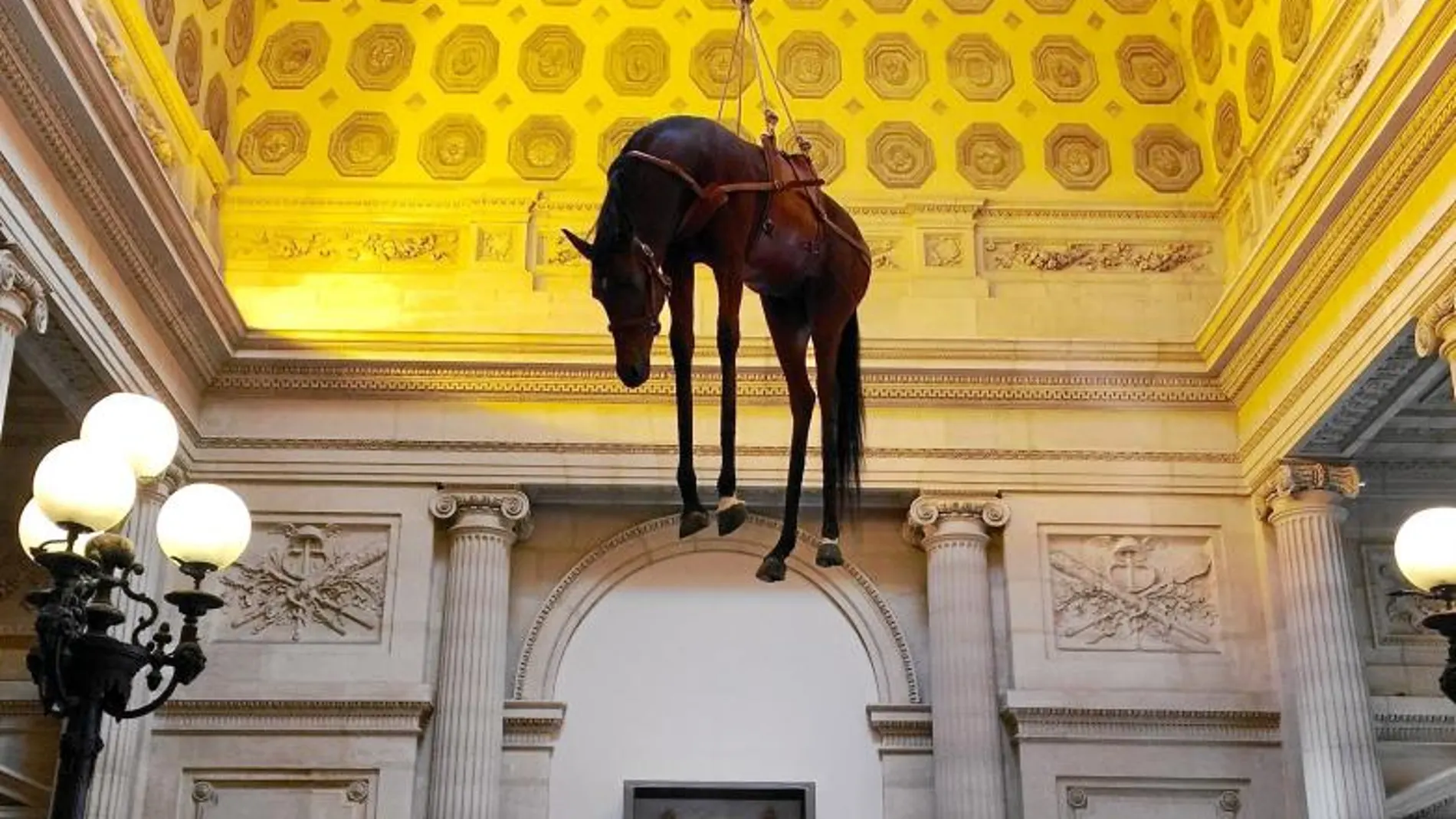 Imagen de la exposición «Not afraid to love», de Cattelan