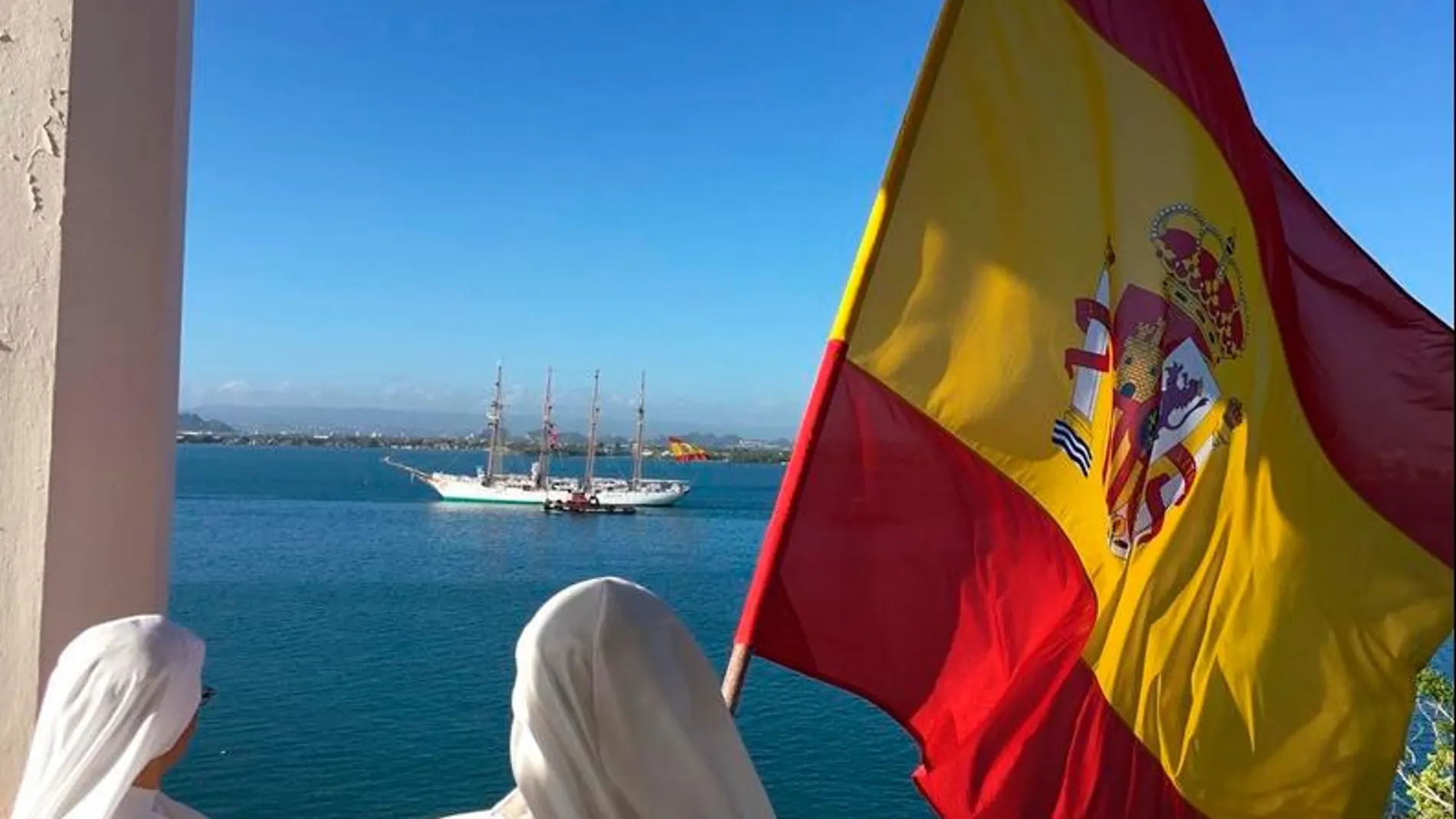 Las monjas que ondean nuestra bandera al paso de un barco español por Puerto Rico