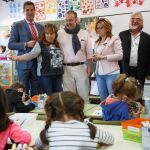 El consejero de Educación, Fernando Rey, visita un colegio de la comarca zamorana de Aliste, acompañado de la presidenta de la Diputación, Mayte Martín / J. L. Leal/Ical