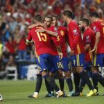 Los jugadores españoles celebran uno de los goles de España ante Italia
