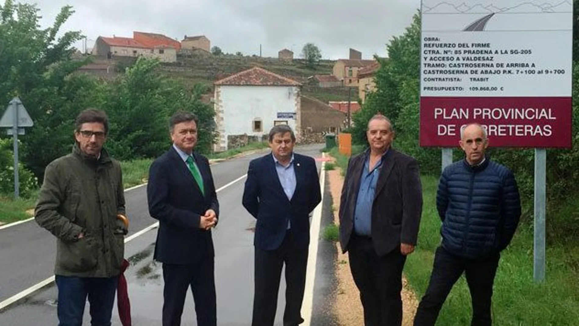 El presidente de la Diputación Francisco Vázquez visita una carretera segoviana