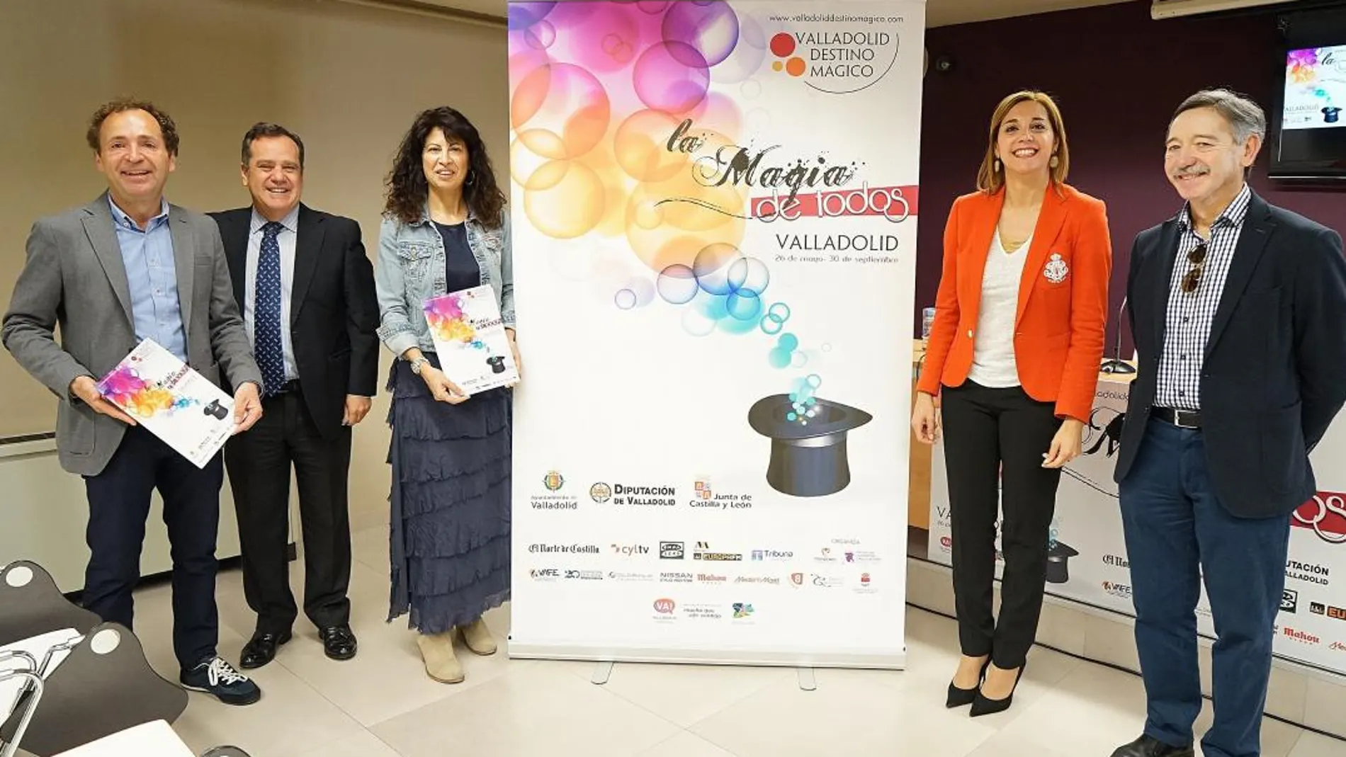 En la presentación la concejala Ana Redondo estuvo acompañada por Inmaculada Toledano, Pablo Trillo, Fernando Arribas y Juanjo Rodríguez, entre otros / Ayto. Valladolid