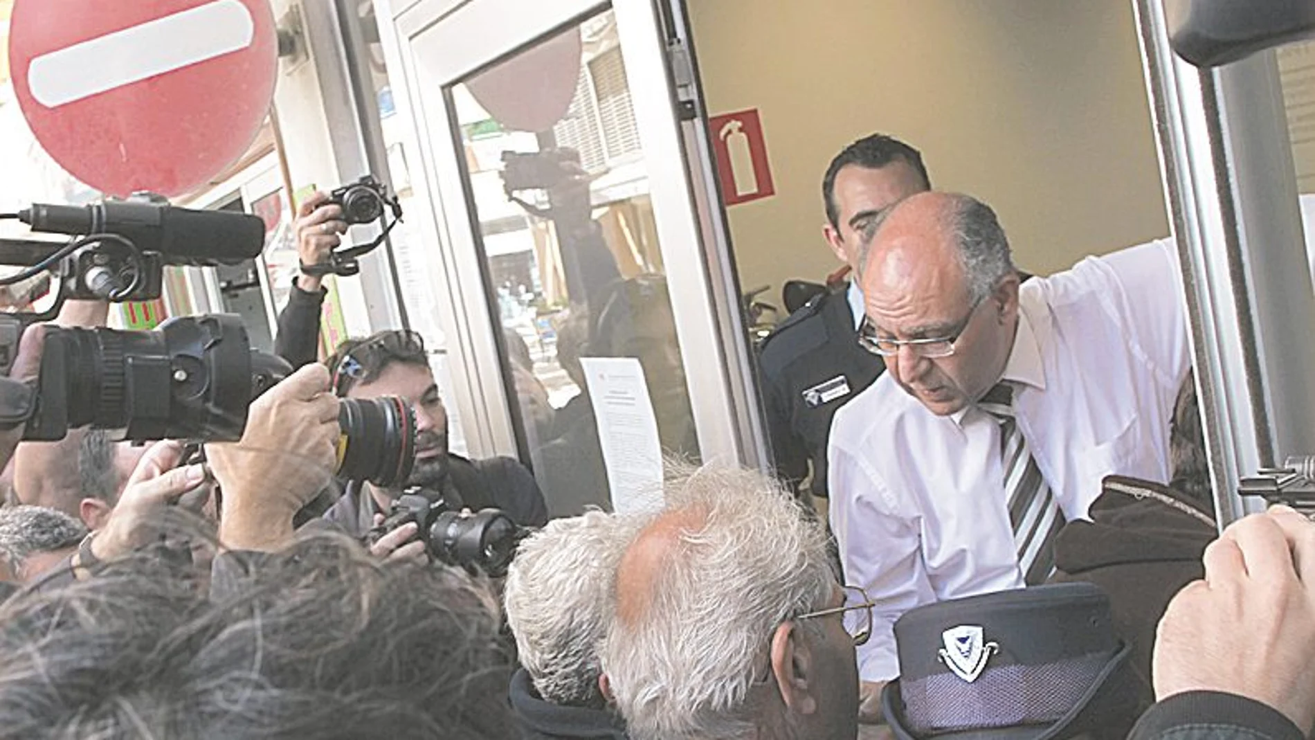 Sin «cash» en Chipre. Cuando Europa obligó a que el rescate de la isla mediterránea lo pagasen los ahorradores, dio un paso más que peligroso