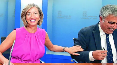 La consejera de Familia e Igualdad de Oportunidades, Alicia García, presenta el programa junto al director de la Fundación, Juan Carlos Prieto