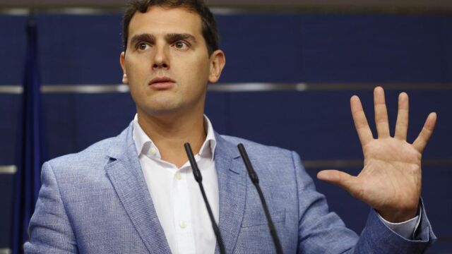 El presidente de Ciudadanos, Albert Rivera, durante la rueda de prensa que ha ofrecido hoy en el Congreso