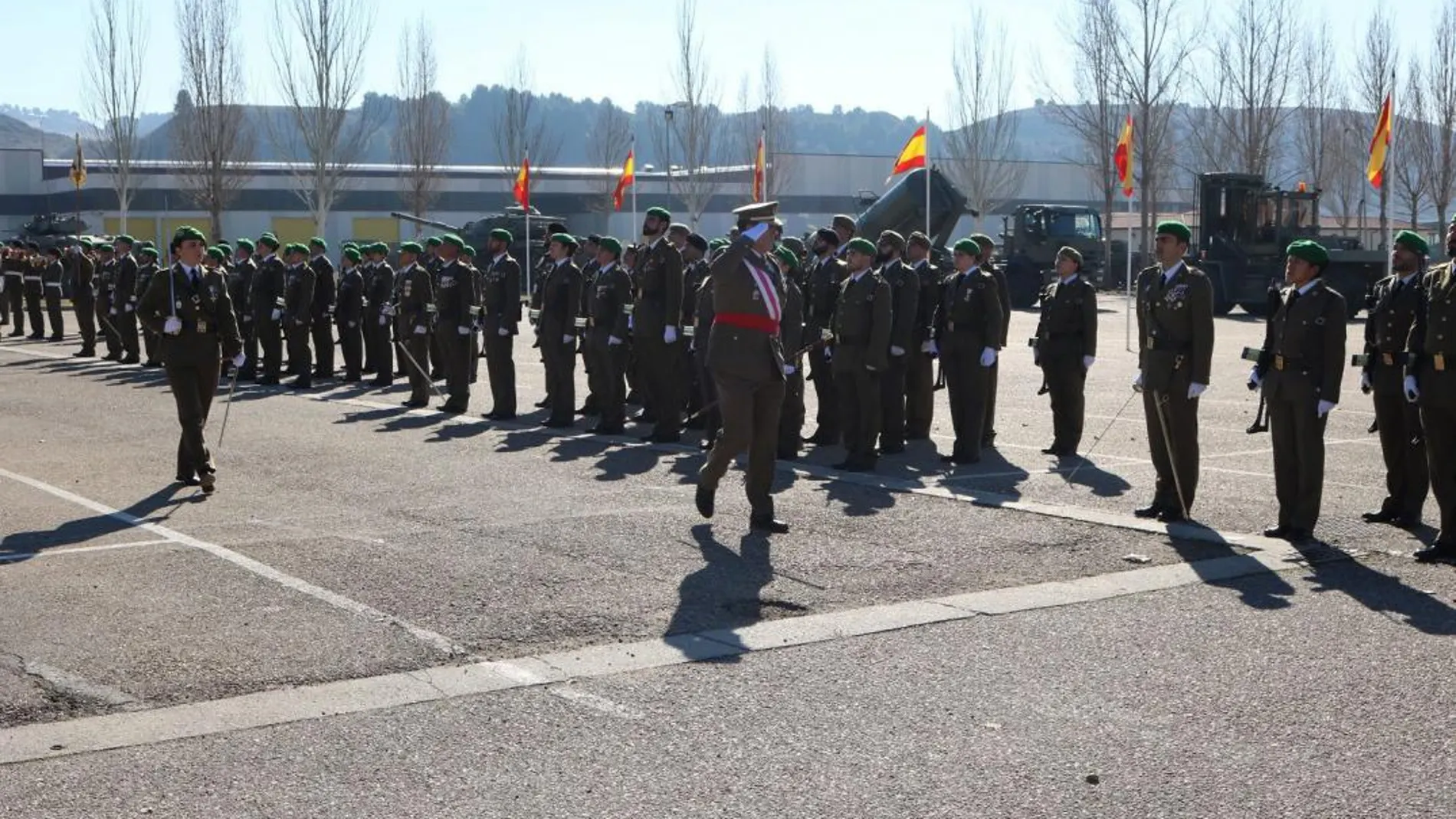 El general de Brigada, José Rivas, pasa revista