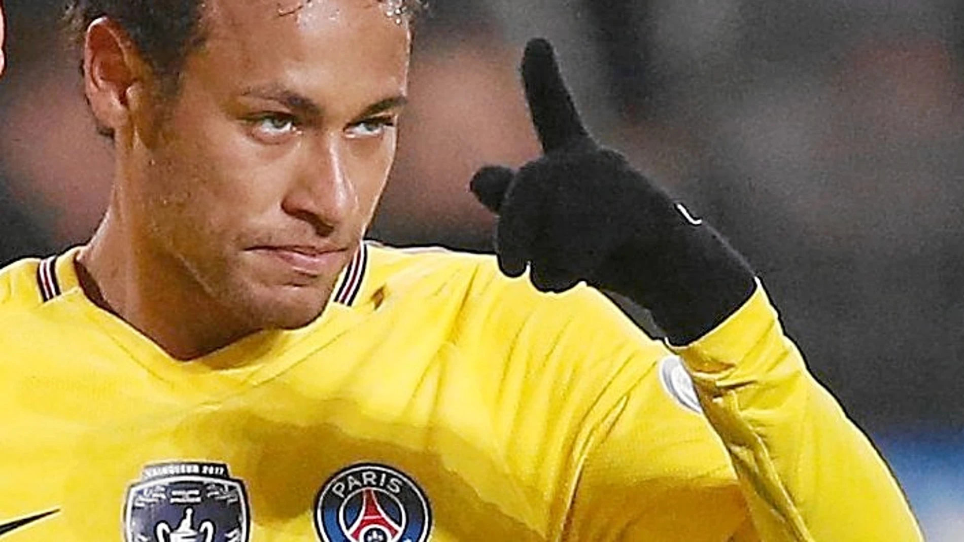 Neymar celebra uno de sus goles