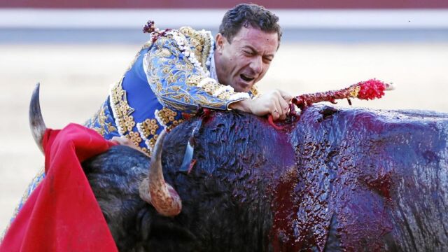 Soberbia estocada de Rafaelillo al cuarto de la tarde